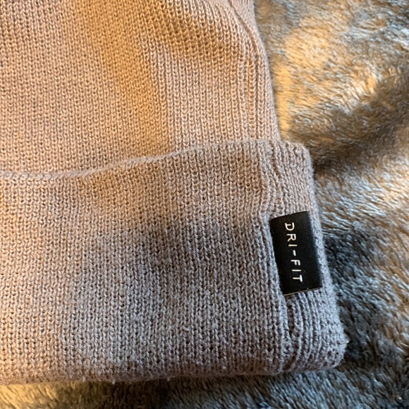 NIKE dri-fit Beanie Hat Cap - Picture 3 of 5